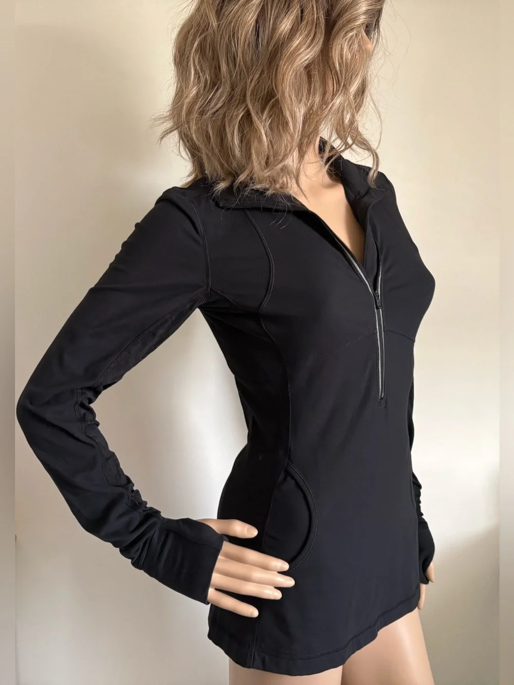 Lululemon Star Runner Black Pullover half-zip pockets thumbholes in sleeves Sz 6
